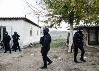 Σε εξέλιξη αστυνομικές επιχειρήσεις σε καταυλισμούς Ρομά στην Αττική