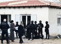 Δυτική Αττική: Έξι συλλήψεις και 15 προσαγωγές από την επιχείρηση της ΕΛΑΣ σε καταυλισμούς Ρομά Δυτική Αττική: Έξι συλλήψεις και 15 προσαγωγές από την επιχείρηση της ΕΛΑΣ σε καταυλισμούς Ρομά