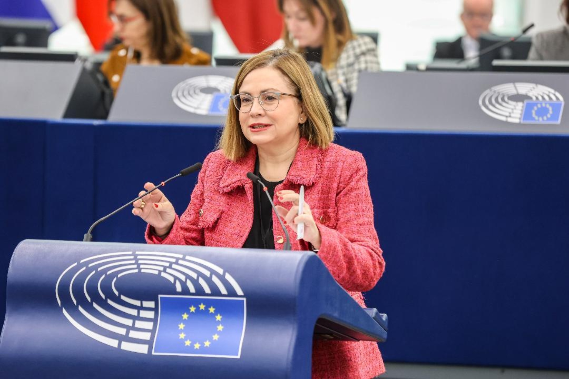 Σπυράκη: Ορισμός περιοχών για fast-track ανανεώσιμες, άμεσα φωτοβολταϊκά στις στέγες