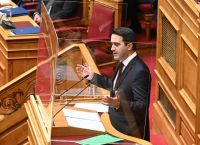Κατρίνης: ’’Φιλοδωρήματα’’ στους πολίτες και τα προβλήματα της οικονομίας κρυμμένα κάτω από το χαλί