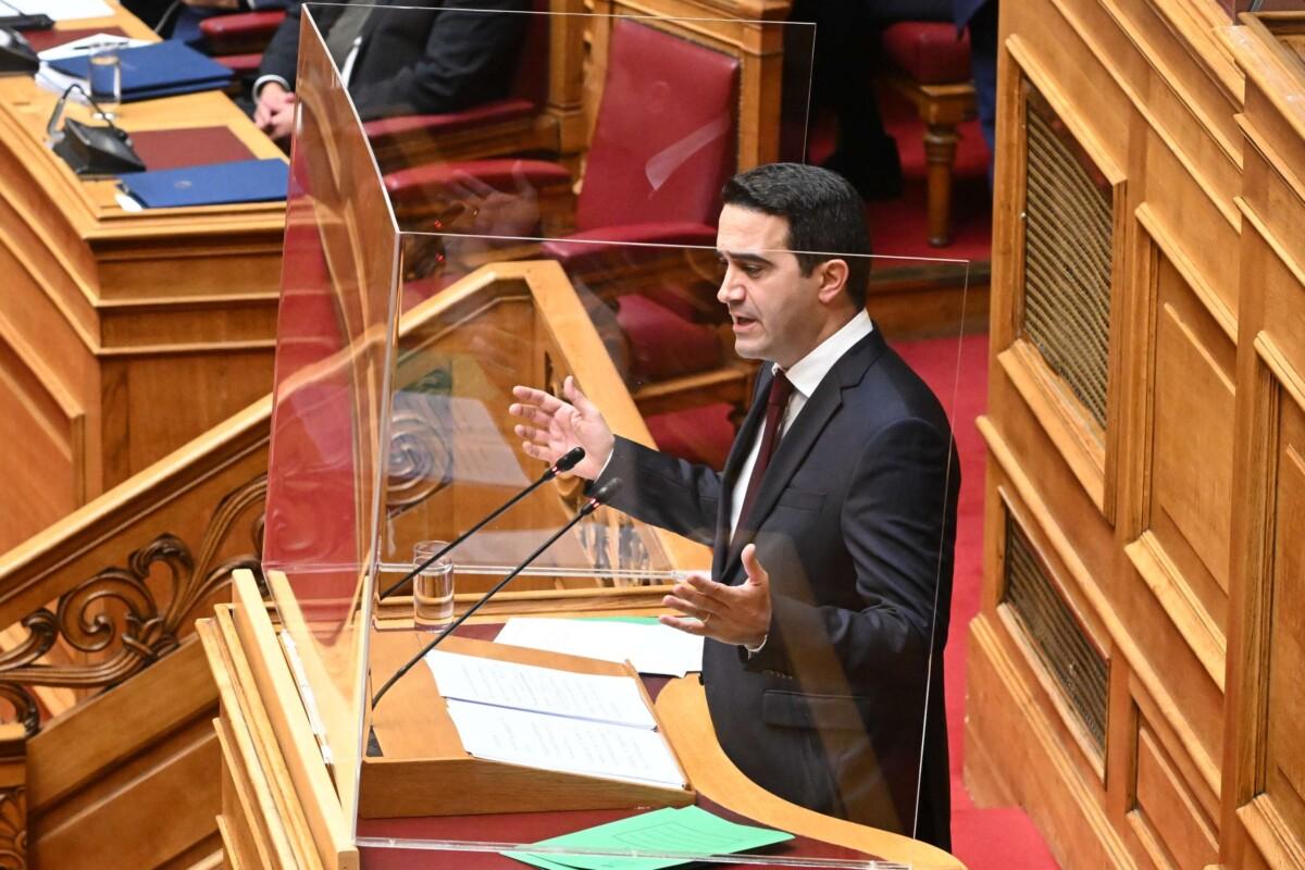 Κατρίνης: ’’Φιλοδωρήματα’’ στους πολίτες και τα προβλήματα της οικονομίας κρυμμένα κάτω από το χαλί