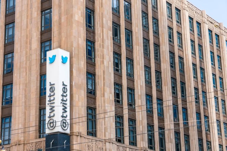 Ο Ελον Μασκ έκανε το Twitter ξενοδοχείο με κρεβάτια για να κοιμούνται εκεί οι εργαζόμενοι