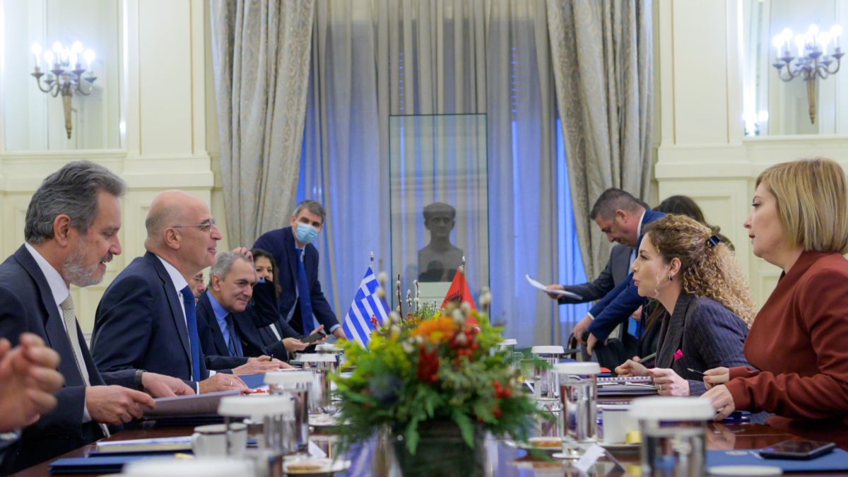 Συνάντηση Δένδια με την ΥΠΕΞ της Αλβανίας: Επί τάπητος η οριοθέτηση της ΑΟΖ