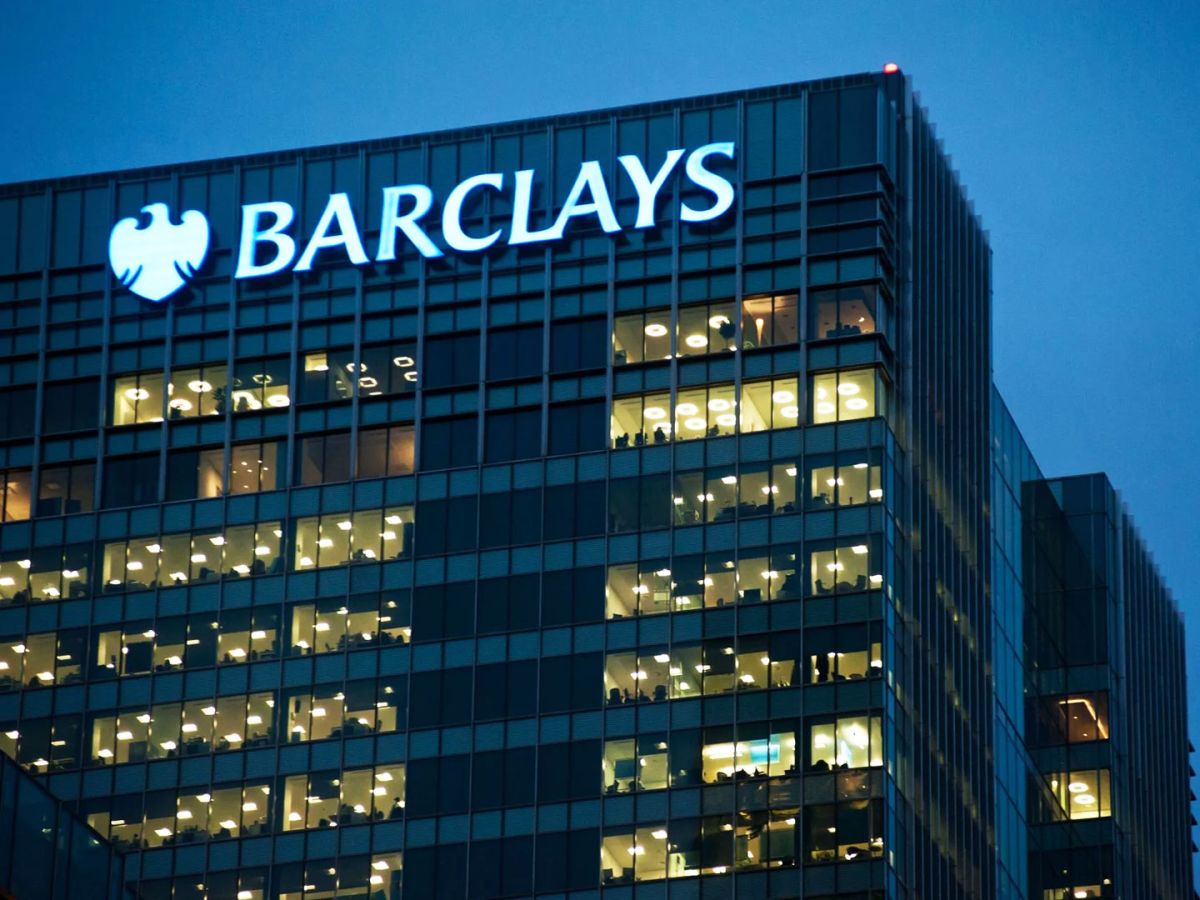 Barclays Accused by Customers in Greece of Closing Accounts Withholding their Money