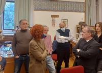 Κώστας Καραμανλής: Ευχές και δώρα στους κοινοβουλευτικούς συντάκτες