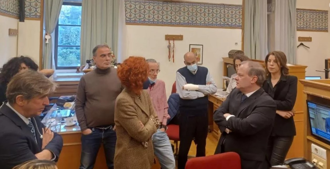Κώστας Καραμανλής: Ευχές και δώρα στους κοινοβουλευτικούς συντάκτες