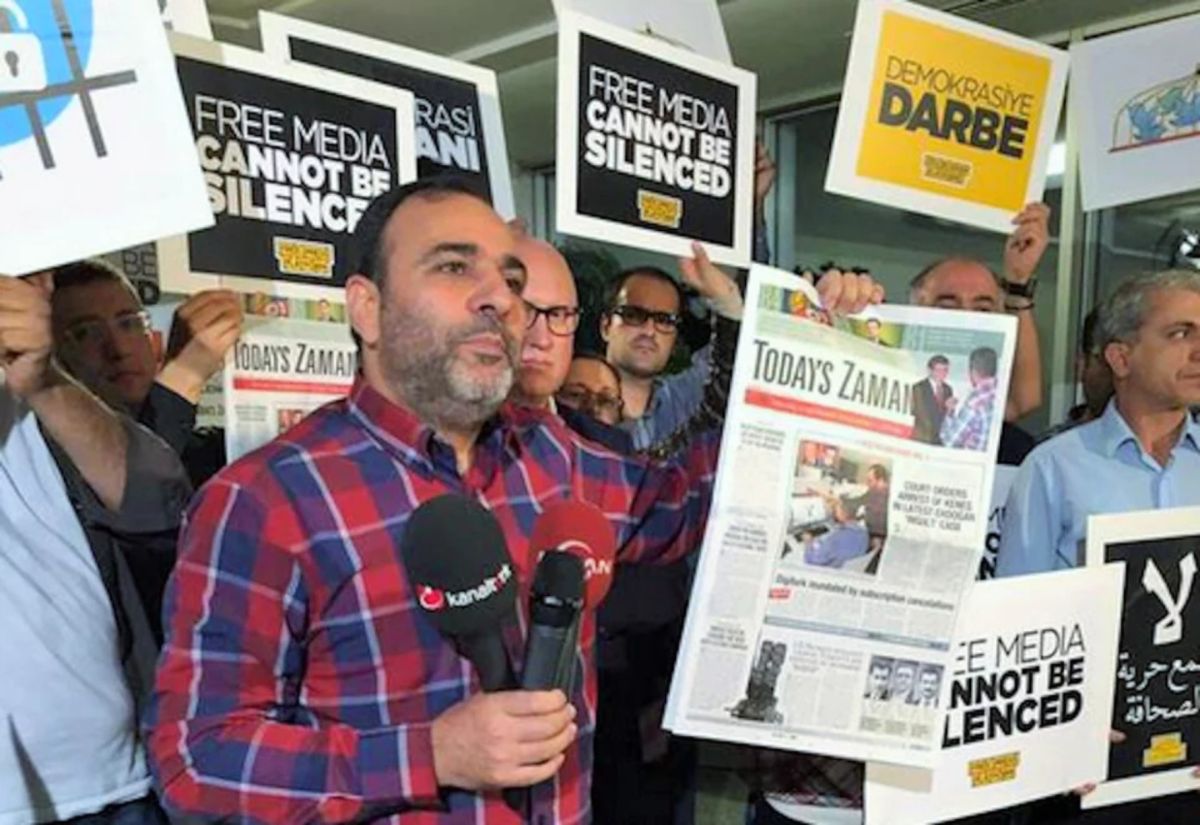 Le Monde: Η σουηδική δικαιοσύνη απορρίπτει την έκδοση δημοσιογράφου στην Τουρκία
