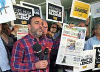 Le Monde: Η σουηδική δικαιοσύνη απορρίπτει την έκδοση δημοσιογράφου στην Τουρκία