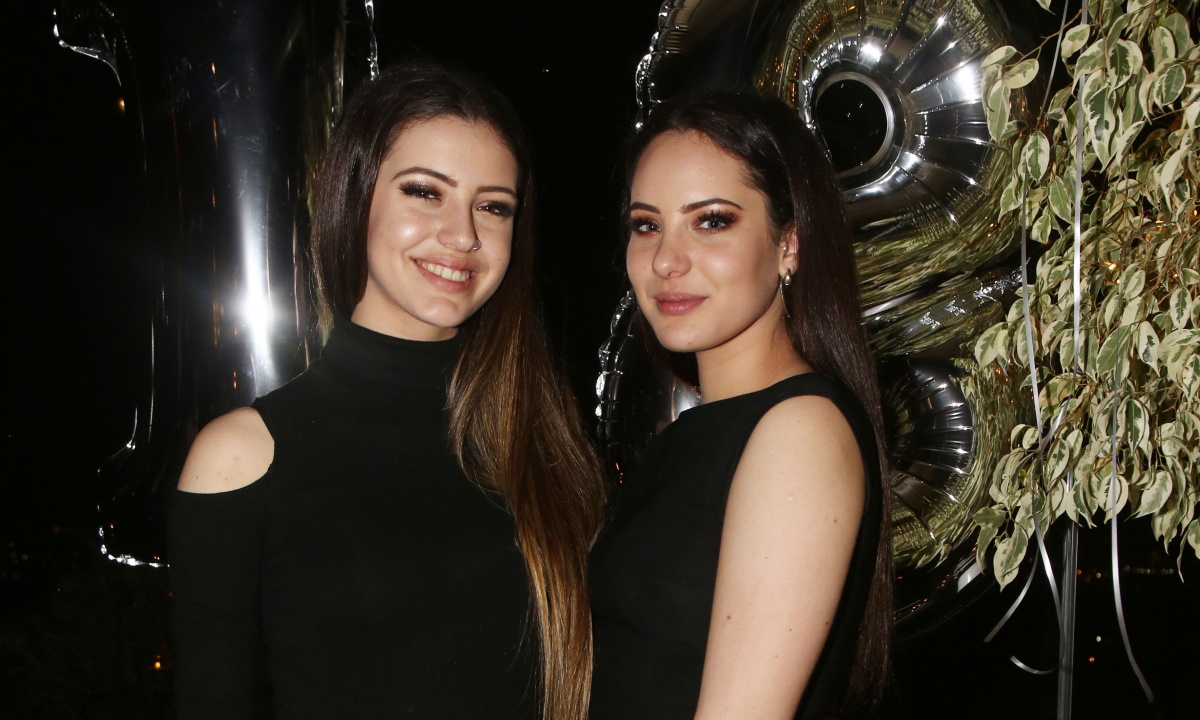 Οι κούκλες κόρες της Εύης Αδάμ και του Λάμπη Λιβεριάτου κάνουν το γύρο του διαδικτύου [vid]