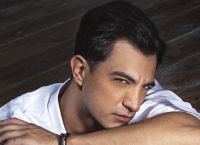 Δήμος Αναστασιάδης: «Μου σκίστηκε το παντελόνι ανάμεσα στα πόδια καθώς χόρευα ζεμπεκιά» Δήμος Αναστασιάδης: «Μου σκίστηκε το παντελόνι ανάμεσα στα πόδια καθώς χόρευα ζεμπεκιά»