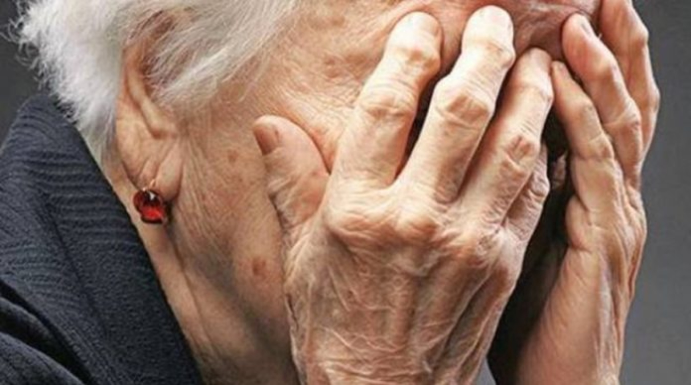 Χανιά: Κατάδικος έκανε τον διευθυντή τράπεζας και εξαπατούσε ηλικιωμένους