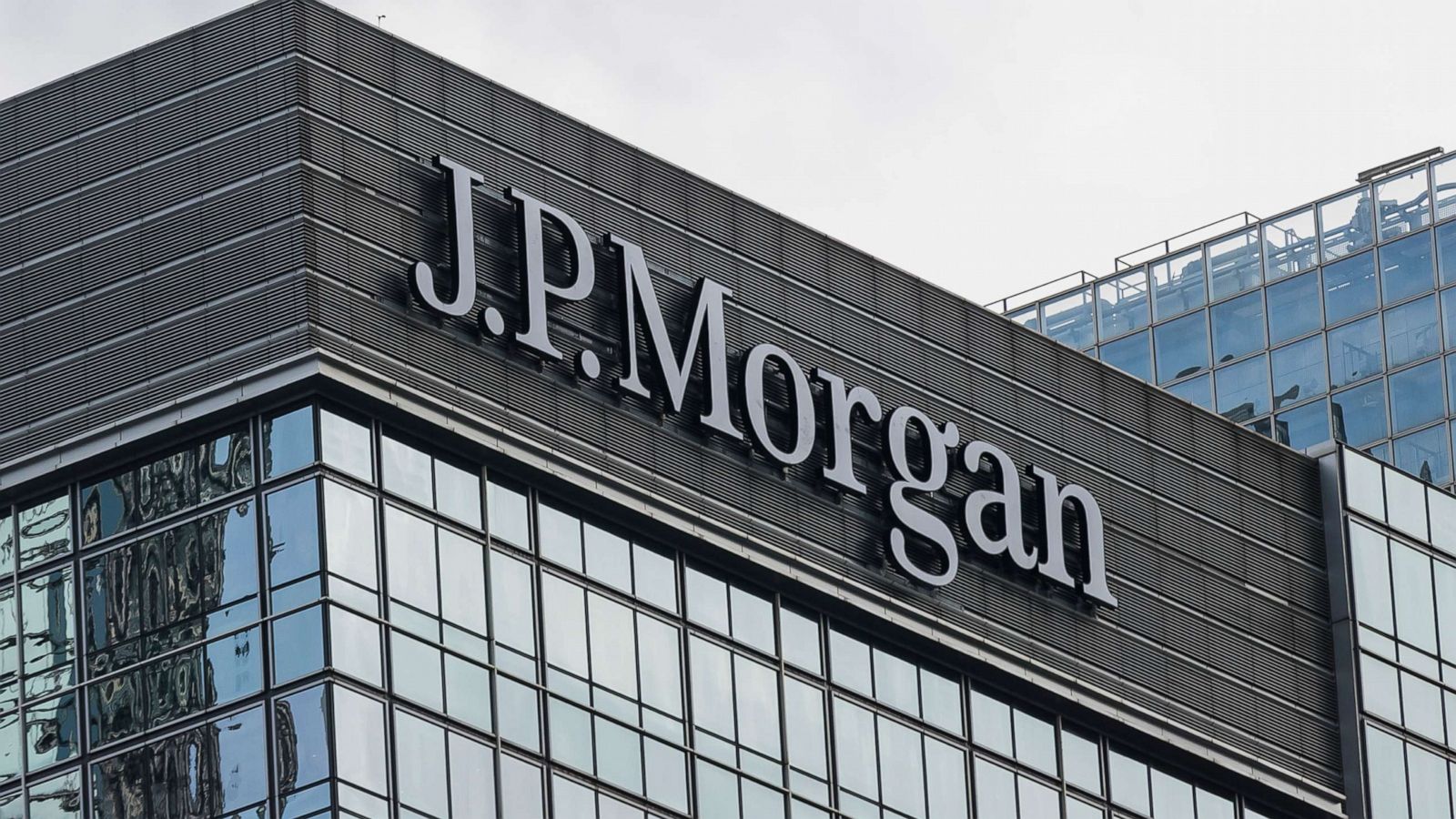 JP Morgan Completes Shares Acquisition of Greece’s Viva Wallet
