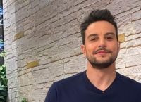 Άρης Μακρής: «Σε συναυλία μου έχουν κατεβάσει το παντελόνι φανς» [vid]