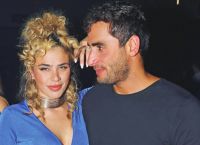 Κόνι Μεταξά – Μάριος Καπότσης: Χριστούγεννα στο Λονδίνο – Νιόπαντρο ζευγάρι