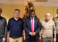 Ο Πάλλας της ΥΠΥΤ που κατέκρινε τα στολίδια στο Υπ.Μετανάστευσης ήταν στην εκδήλωση και εκθείαζε στο Facebook