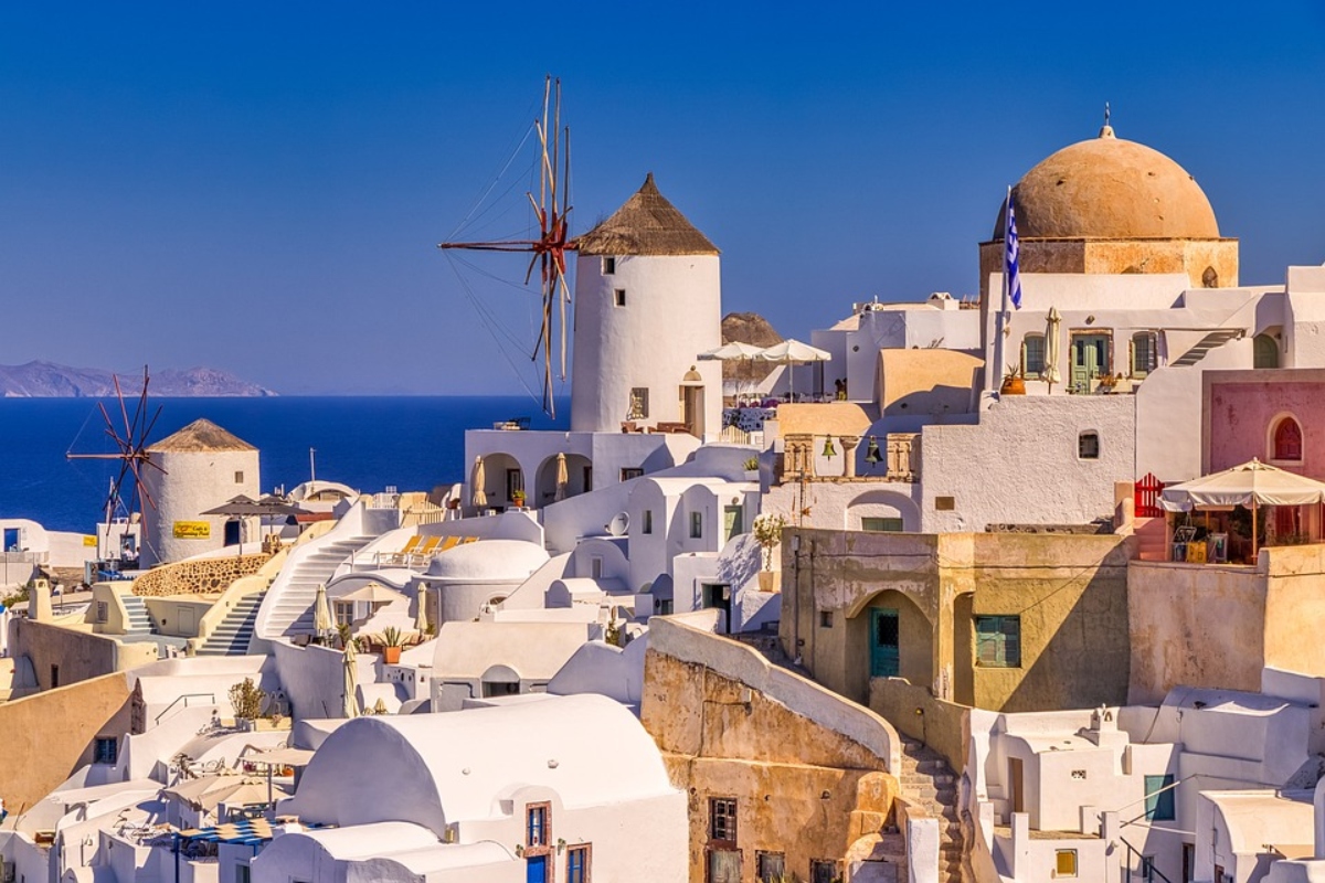 Σε ευπαθείς ομάδες 3 δισ. ευρώ υπερπλεόνασμα από τον τουρισμό