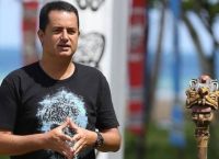 Ατζούν: Τα έβαλε με κουκλάρα του Survivor – Την “έκοψε” από το All Star για… ροζ σκάνδαλο