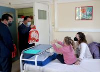 Γεωργιάδης και Πλεύρης επισκέφθηκαν το Παίδων Πεντέλης- Μοίρασαν παιχνίδια σε παιδιά