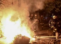 Επεισόδια στα Εξάρχεια: Μολότοφ, πέτρες, οδοφράγματα και 19 προσαγωγές Επεισόδια στα Εξάρχεια: Μολότοφ, πέτρες, οδοφράγματα και 19 προσαγωγές
