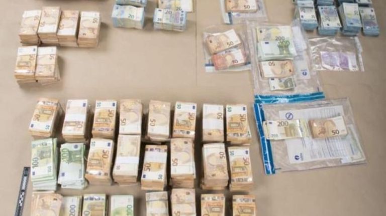 Oatar Gate: Αυτά τα χρήματα βρέθηκαν στα σπίτια Καϊλή και Παντζέρι – Πάνω από 1,5 εκ. ευρώ