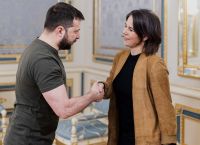 Μπέρμποκ: Όχι σε κατάπαυση του πυρός με τους όρους του Πούτιν