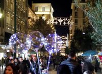 Εορταστικό ωράριο: Ποιες Κυριακές είναι ανοιχτά τα μαγαζιά Εορταστικό ωράριο: Ποιες Κυριακές είναι ανοιχτά τα μαγαζιά