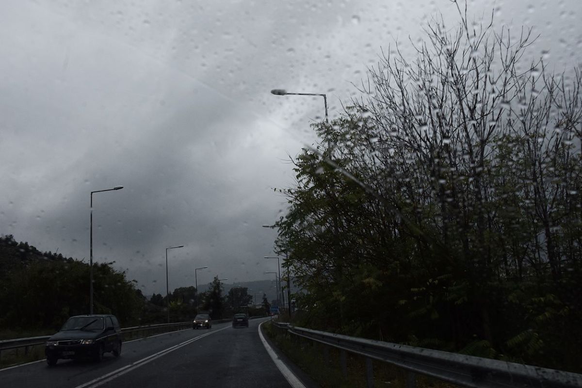 Καιρός αύριο 4 Μαρτίου: Νεφώσεις με βροχές και μεμονωμένες καταιγίδες