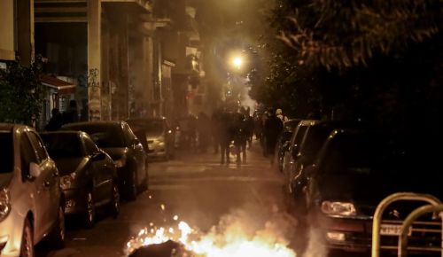 Επέτειος δολοφονίας Γρηγορόπουλου: Επεισόδια σε Εξάρχεια – Θεσσαλονίκη