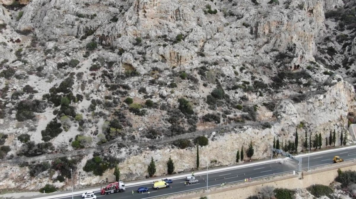 Κατολίσθηση στην Κακιά Σκάλα: Στην κυκλοφορία μία λωρίδα – Πολύωρη ταλαιπωρία των οδηγών