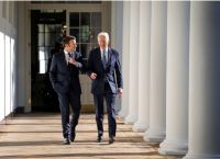 Μακρόν: Θα μιλήσω με τον Βλαντίμιρ Πούτιν μέσα στις επόμενες μέρες