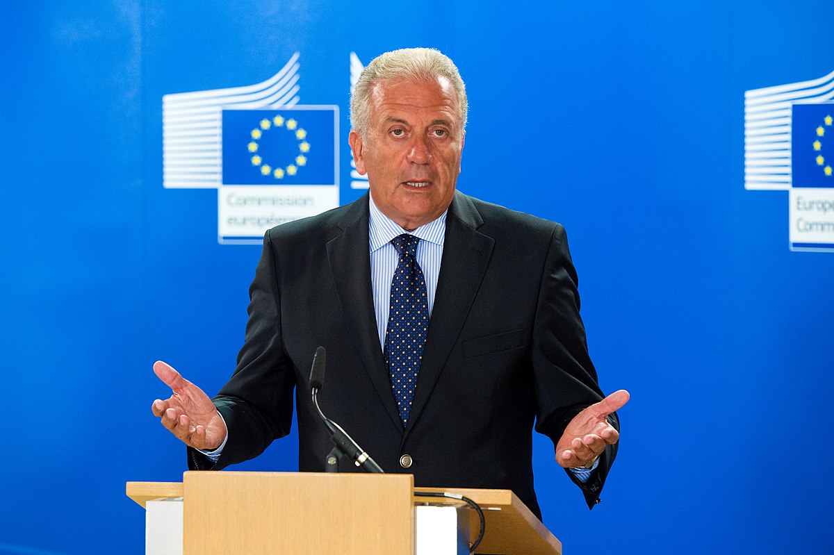 Πλήρης κάλυψη Αβραμόπουλου από την Κομισιόν για τη συμμετοχή του στο Fighting Impunity
