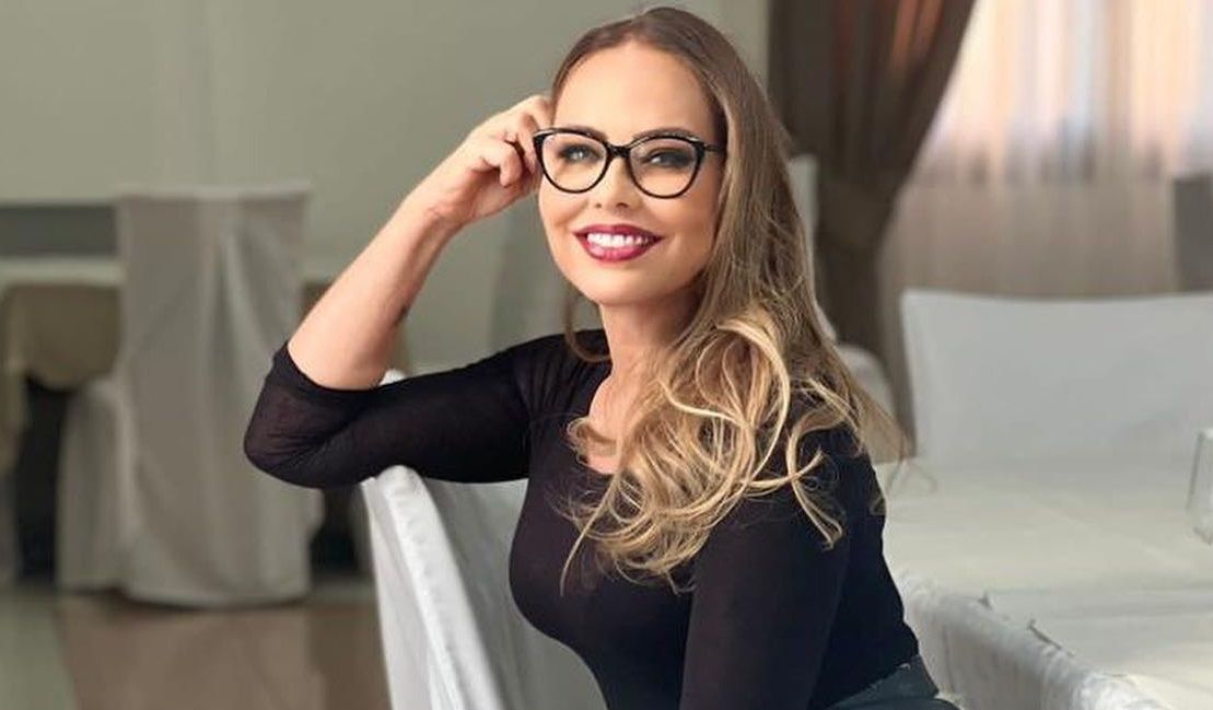 Ορνέλα Μούτι: Στα 67 της με γκρι στρίνγκ και ψηλές μπότες μας δείχνει το… [vid]