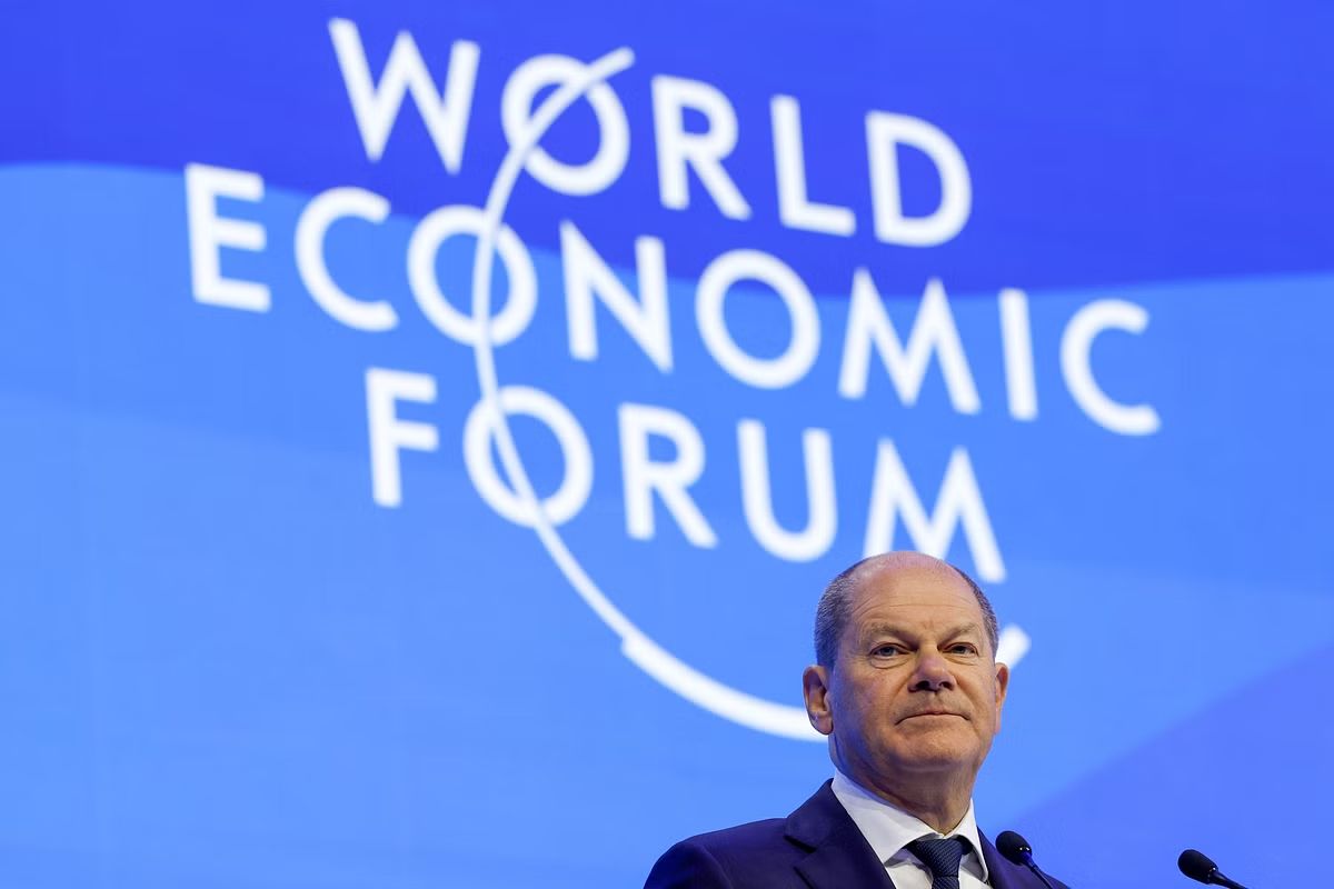 Νταβός 2023: «Συνεχίζουμε να στηρίζουμε την Ουκρανία» λέει ο Σόλτς – Καμία αναφορά στα Leopard II [vid]