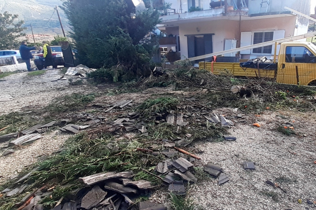 Κακοκαιρία: Ζημιές σε 40 σπίτια από τον ανεμοστρόβιλο στην Παραμυθιά