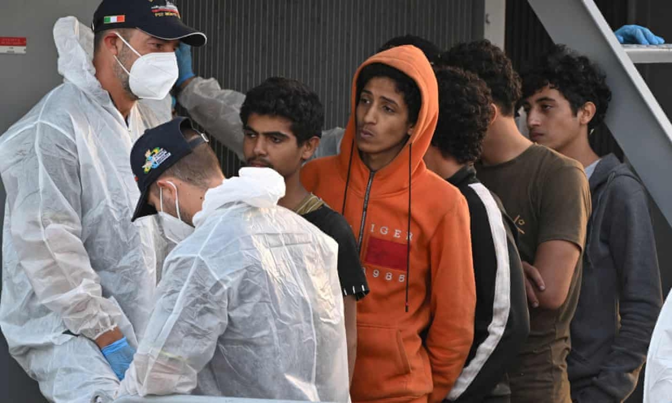 Λαθρέμποροι «στρατολογούν Ρώσους καπετάνιους για βάρκες μεταναστών στην Ιταλία»
