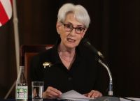 Γουέντι Σέρμαν: Συνάντηση με τον Ζελένσκι για να επαναβεβαιώσει την δέσμευση στην Ουκρανία έναντι της Ρωσίας