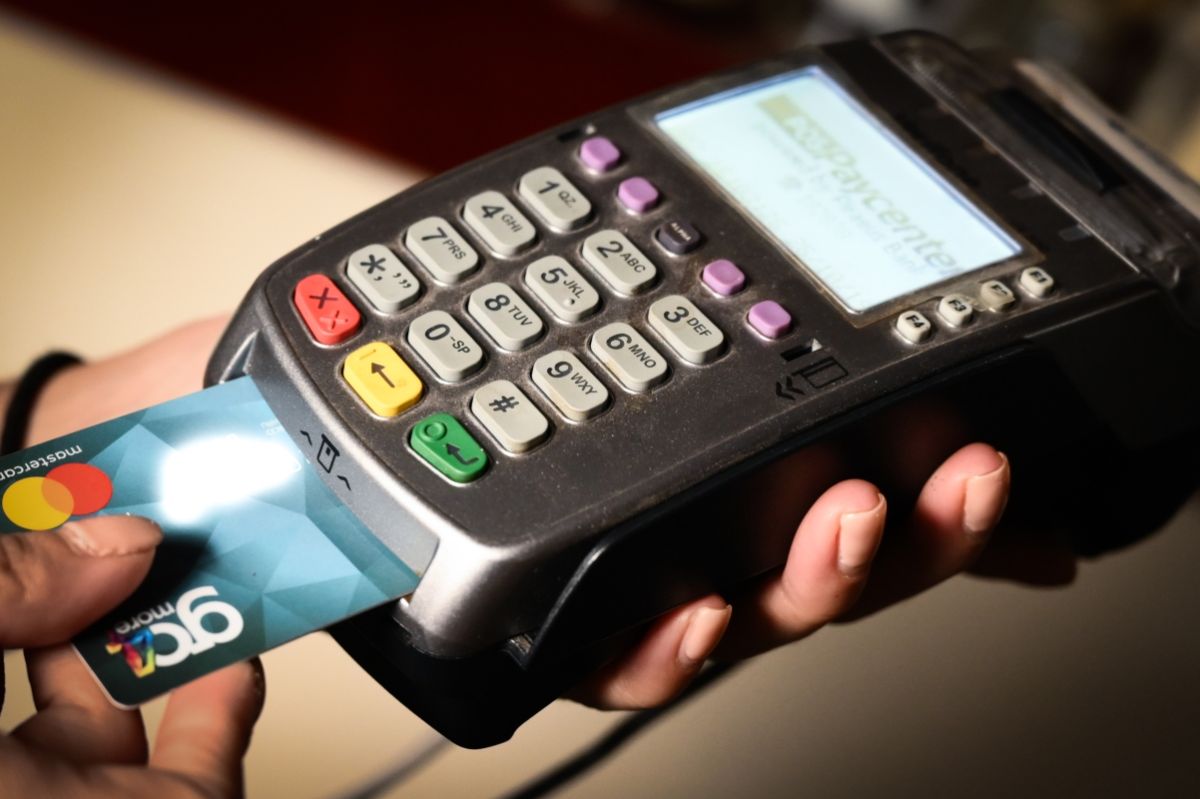 Υποχρεωτική η σύνδεση των POS με τις ταμειακές μηχανές