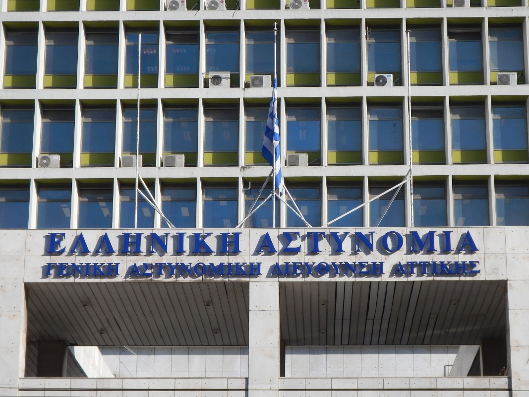 Παρέμβαση Ντογιάκου για σχέσεις αστυνομικών με «νονούς» της νύχτας