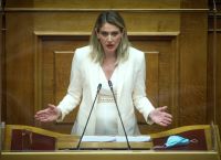Αννα Ευθυμίου: Απαντά στις καταγγελίες για «δουλειές» με το Δημόσιο