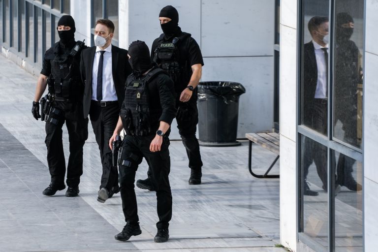 Ασφαλιστικά μέτρα από τους γονείς του Αναγνωστόπουλου κατά της οικογένειας της Καρολάιν [vid]