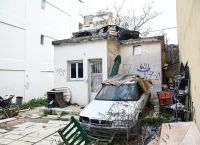 Βιασμός 15χρονου στο Ίλιον: «Δεν έχω καμία σχέση μαζί τους» λέει η ιδιοκτήτρια του σπιτιού [vid]