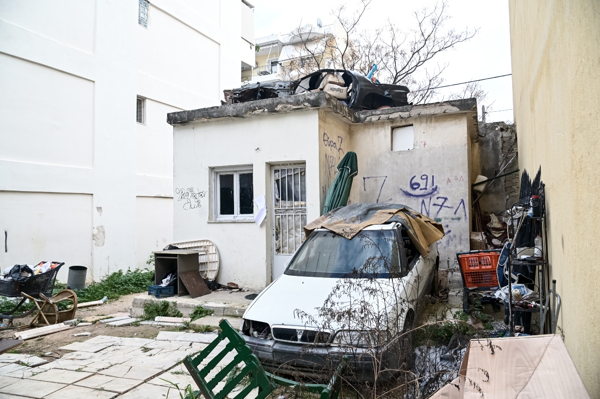 Βιασμός 15χρονου στο Ίλιον: «Δεν έχω καμία σχέση μαζί τους» λέει η ιδιοκτήτρια του σπιτιού [vid]