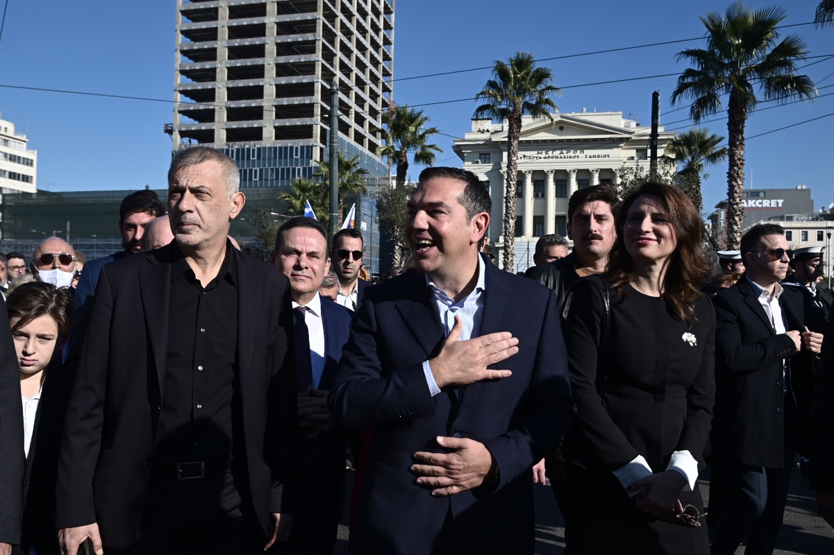 Τσίπρας από Πειραιά για τα Θεοφάνεια: «Περισσότερο φως το έχουμε ανάγκη στο σκοτάδι που περπατάμε»