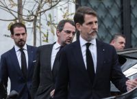 Στη Μητρόπολη οι γιοι του τέως βασιλιά για τα διαδικαστικά της κηδείας [vid]