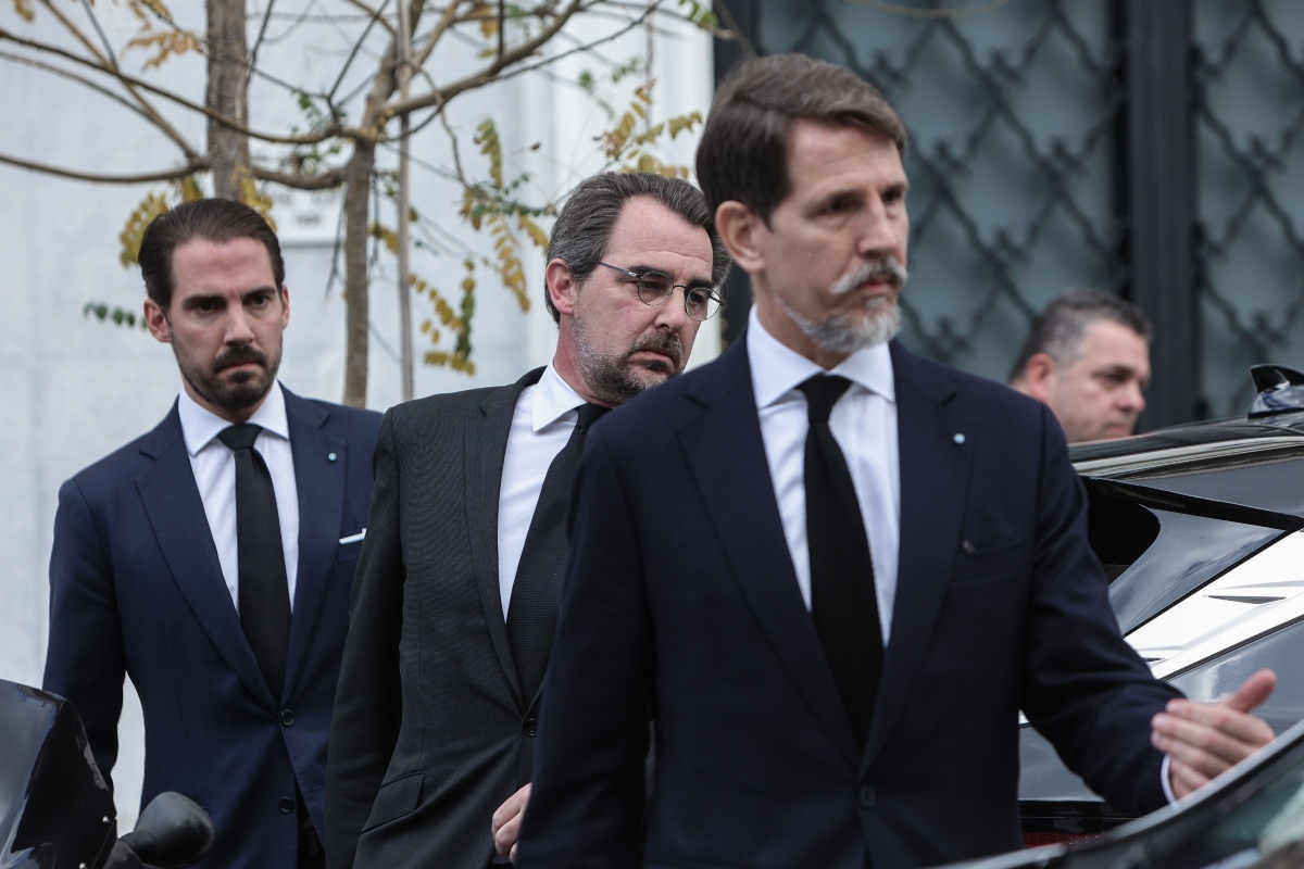 Στη Μητρόπολη οι γιοι του τέως βασιλιά για τα διαδικαστικά της κηδείας [vid]