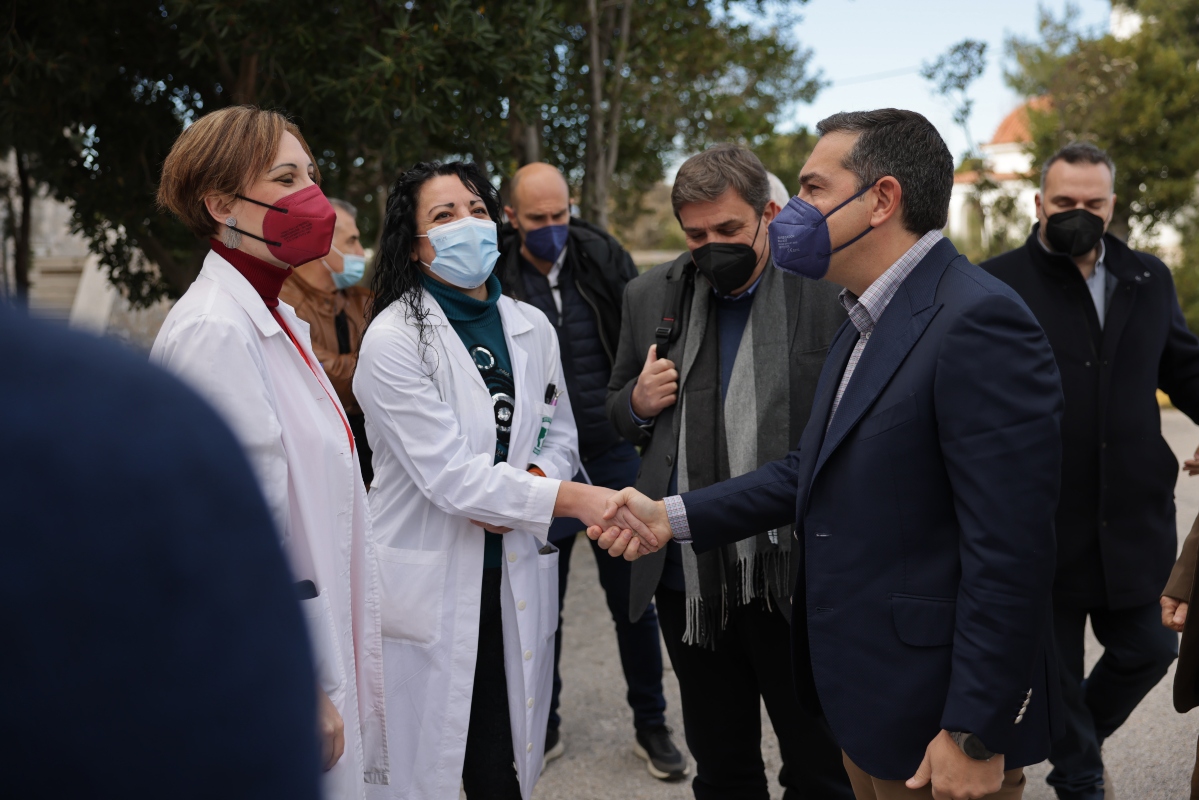 Τσίπρας από το Παίδων Πεντέλης: Η κυβέρνηση έχει οδηγήσει στη διάλυση του ΕΣΥ