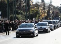 Τέως βασιλιάς Κωνσταντίνος: Ενταφιάστηκε στο Τατόι, δίπλα στους γονείς του Τέως βασιλιάς Κωνσταντίνος: Ενταφιάστηκε στο Τατόι, δίπλα στους γονείς του