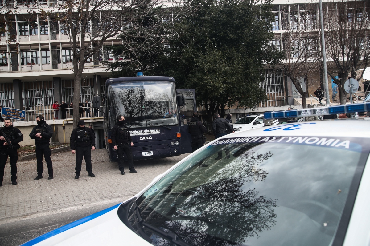 Δίκη για τη δολοφονία του Άλκη Καμπανού: Δεν αποδέχονται τις κατηγορίες οι «12»