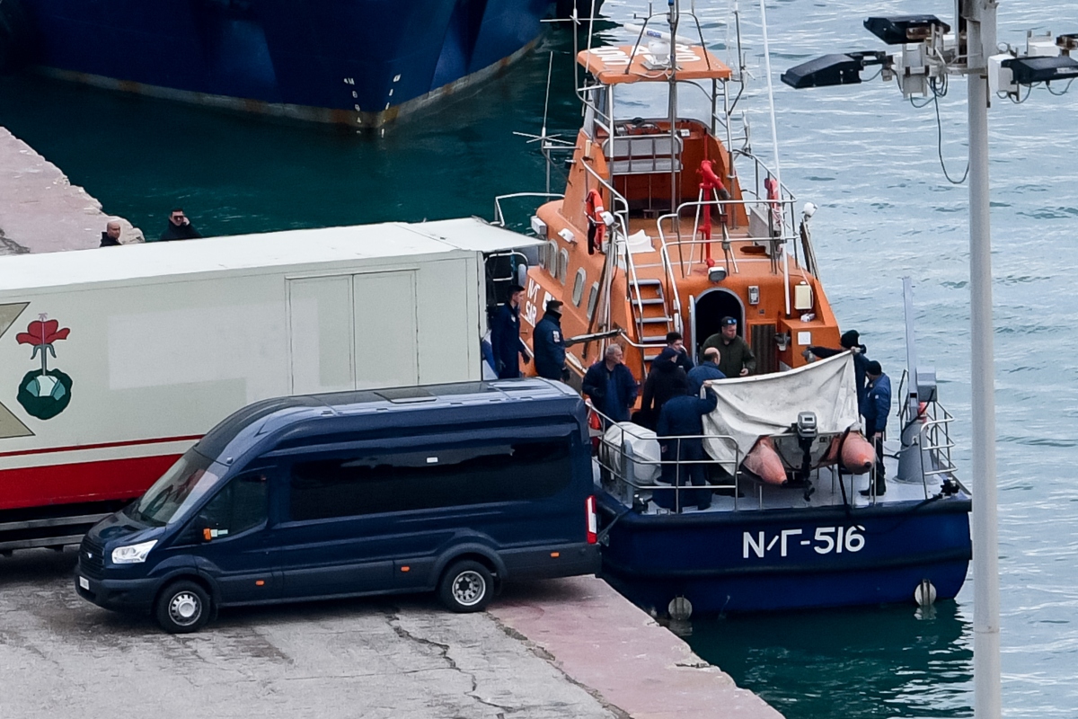 Ανδραβίδα: Θρήνος για τον νεκρό υποσμηναγό – Αγωνία για τον κυβερνήτη