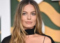 Margot Robbie: Έκλεψε την παράσταση με το ροζ φορεμά της – Η πραγματική Barbie